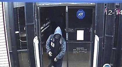 Έδιωξαν το ληστή πετώντας του... δονητές