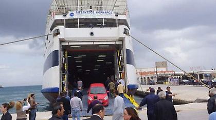 Κατέπλευσε το «Βιτσέντζος Κορνάρος» που είχε προσκρούσει στο λιμάνι της Κάσου