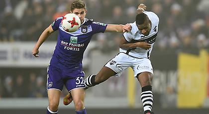 Σάρωσε και ανέβηκε τρίτη η Αντερλεχτ