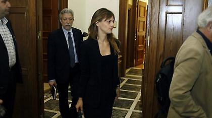 «Βόμβες» για ομαδικές απολύσεις, «μποναμά», μέτρα ελάφρυνσης του χρέους και αξιολόγηση