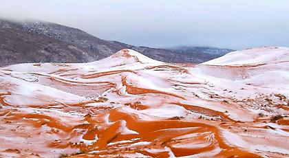 Μαγικές εικόνες: Χιόνισε στην έρημο Σαχάρα- Για δεύτερη φορά στα χρονικά (Pics)