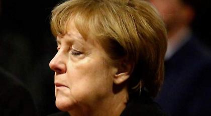 Ο ακροδεξιός Γκέερτ Βίλντερς πόσταρε προκλητική φωτογραφία της Μέρκελ με αίμα στα χέρια (pic)