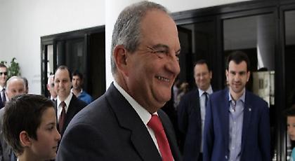 Aγνώριστος ο γιος του Κώστα Καραμανλή: Δείτε πόσο μεγάλωσε (pics)