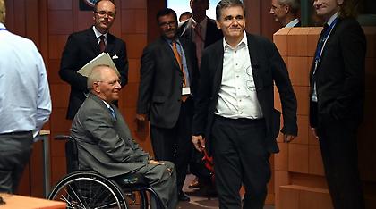 Οι Ευρωπαίοι ζητούν κούρεμα συντάξεων αν δεν πιαστούν οι στόχοι του 2016 λόγω του μποναμά Τσίπρα