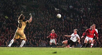 Πριν από 20 χρόνια ο Ερίκ Καντονά έκανε ΑΥΤΟ! (video)