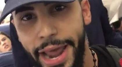 Εδιωξαν από αεροπλάνο σταρ του YouTube επειδή μίλησε αραβικά πριν την απογείωση (video)