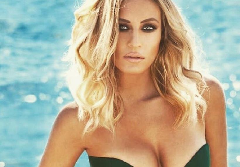 Έκρηξη: Η Ελεονώρα Μελέτη πόσταρε το ντεκολτέ της!