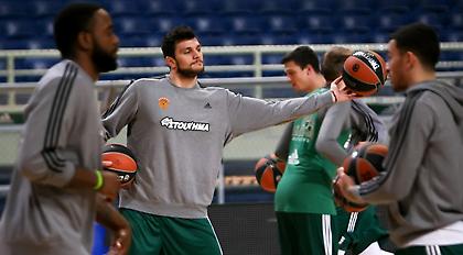 Φόρεσε τα πράσινα ο Τζεντίλε (pics)