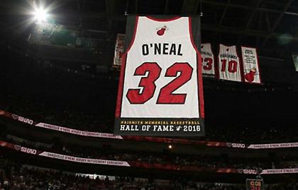 Για πάντα στον «ουρανό» του Μαϊάμι η φανέλα του Σακίλ (video)