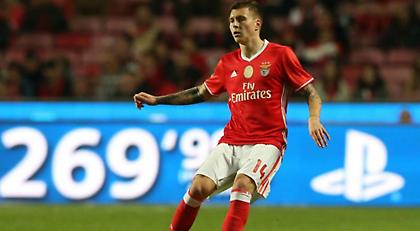 Υπέγραψε σε φανέλα της Γιουνάιτεντ ο Λίντελοφ (pics)