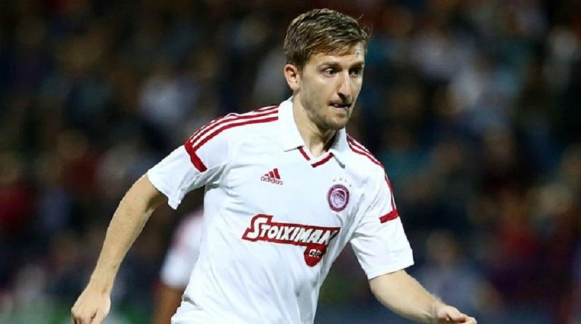 Οι ευχές του Μάριν για «Καλά Χριστούγεννα» με την κούκλα σύντροφό του (pic)