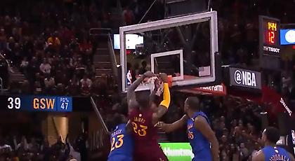 Κόντεψε να κατεδαφίσει την μπασκέτα ο Λεμπρόν (video)