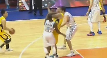 Ο Άνταμς «ξάπλωσε» με γροθιά τον Μπατίστα! (video)