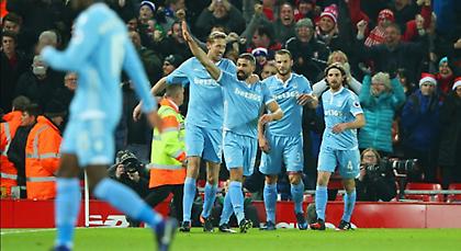 «Πάγωσε» το Άνφιλντ με τη βοήθεια του… Μινιολέ η Στόουκ (video)