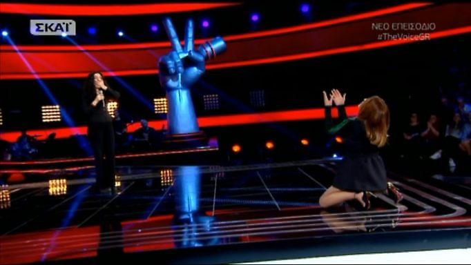 The Voice: Ανατρίχιασε η Παπαρίζου με την ερμηνεία της 20χρονης! Γονάτισε μπροστά στην παίκτρια!