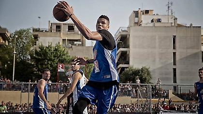 Το ελληνικό κάλεσμα των Μπακς για Αντετοκούνμπο