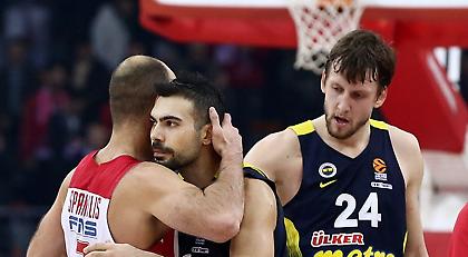 Υπόκλιση Σλούκα σε Σπανούλη (pic)