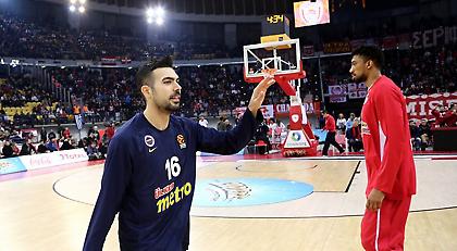 Σεβαστή, αλλά λάθος η αποδοκιμασία Σλούκα στο ΣΕΦ