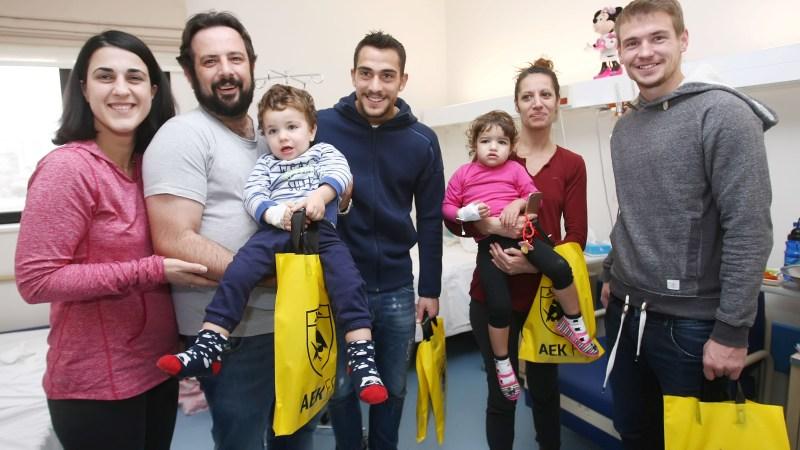 Μοίρασε χαρά στην παιδιατρική του Ιατρικού Κέντρου Αθηνών η ΑΕΚ