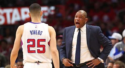 Αποβλήθηκαν πατήρ και υιός Ρίβερς (video)