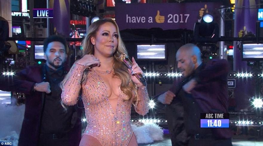 Πρωτοχρονιάτικο φιάσκο επί σκηνής για τη Μαράια Κάρεϊ (video)