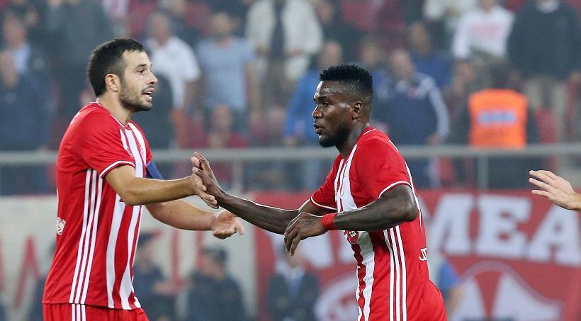 Ερυθρόλευκες ευχές για το 2017 (pics)