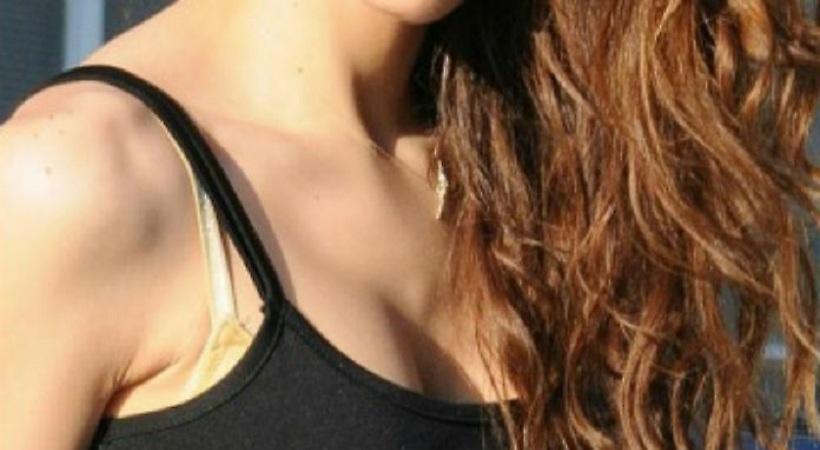 Καλλονή Ελληνίδα της τηλεόρασης δηλώνει: «Με περνούσαν για αγόρι. Ήμουν ασχημόπαπο»