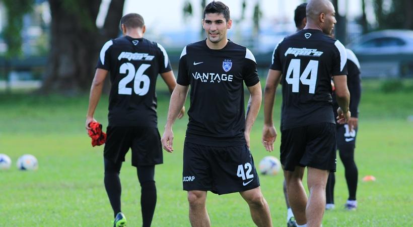 Αγκαλιά με Ντίας η ΑΕΚ, προχωρά για Μπράβο και μπακ