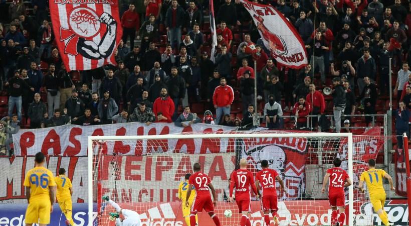 Γιούχα για τον Ολυμπιακό στο ημίχρονο