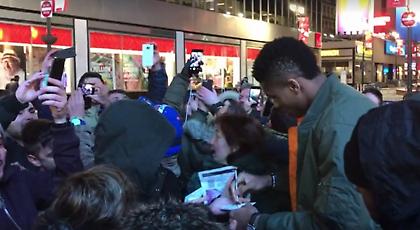 Αντετοκούνμπο: «Όχι δεν υπογράφω επάνω στη σημαία μας» (video)