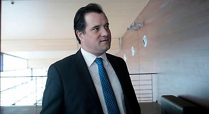 Υπόκλιση Άδωνι στον Αντετοκούνμπο για το συμβάν με την ελληνική σημαία