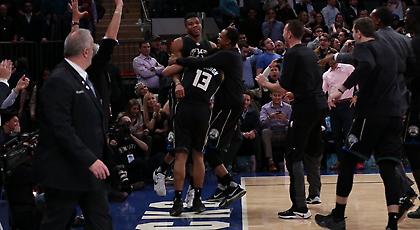 Ξανά και ξανά: Το τρομερό buzzer beater του Αντετοκούνμπο και τα όργια του στη Νέα Υόρκη (video)