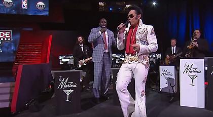 Σακίλ και Μπάρκλεϊ τα δίνουν όλα στο τραγούδι (video)