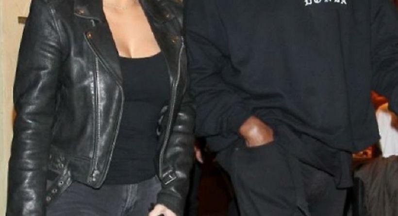 Φουντώνει ο έρωτάς τους! Πασίγνωστη τραγουδίστρια αγκαλιά με τον νέο της σύντροφο