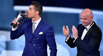 Το πήρε πάλι ο Κριστιάνο Ρονάλντο: Καλύτερος ποδοσφαιριστής του 2016 απο τη FIFA