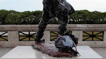 Αποκεφάλισαν το άγαλμα του Μέσι στο Μπουένος Άιρες (pic/video)