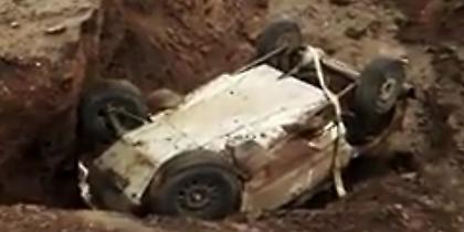 Ιθαγενείς στην Αργεντινή κάνουν μαγικά για να βγει αυτοκίνητο από γκρεμό στο Ντακάρ (video)