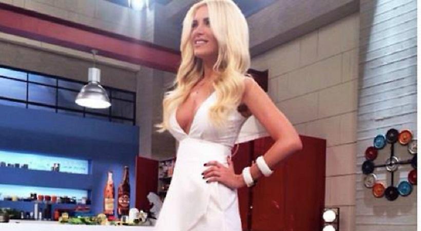 Η Καινούργιου ανέβασε αρετουσάριστη φωτογραφία με μαγιό και τρέλανε το ίντερνετ