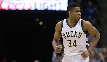 Απίθανο κάρφωμα από Αντετοκούνμπο (video)