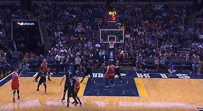 Ασίστ με… κεφαλιά στο ΝΒΑ (video)