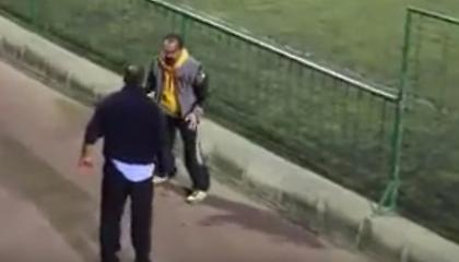 Απίστευτο: Πατεράδες έπαιξαν μπουνιές σε παιχνίδι ακαδημιών (video)