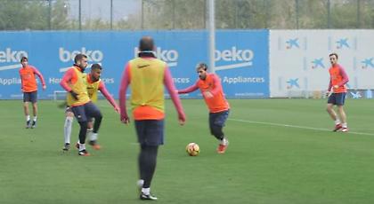 Ο Μέσι χαζεύει (και) τους συμπαίκτες του! (video)