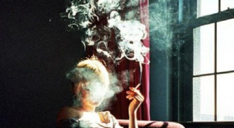 Μήπως το σπίτι σας μυρίζει τσιγαρίλα; Δείτε 5 κόλπα για να έχετε πάντα καθαρό τον αέρα στον χώρο σας