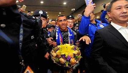 Πανικός στην άφιξη του Τέβες στην Κίνα (video)