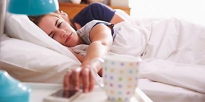 4 στους 10 χρήστες ελέγχουν το κινητό τους αμέσως μόλις ξυπνήσουν