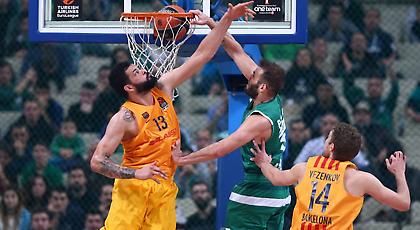 Παππάς απ' το NBA: Κάρφωσε και τον… Φαβεράνι στο καλάθι! (video)