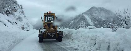 Με 71 μηχανήματα επιχειρεί στον χιονιά η Περιφέρεια Θεσσαλίας