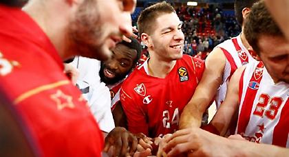 Κοιμόντουσαν στα παγκάκια του αεροδρομίου οι παίκτες του Ερ. Αστέρα (pic)