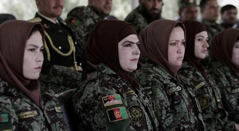 Το Αφγανιστάν προσκαλεί τις γυναίκες να ντυθούν στα χακί