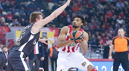 Ο… δαίμονας φορούσε «ερυθρόλευκα»